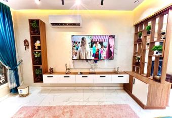 Sheikh Zayed home has rooms with a private hot tub