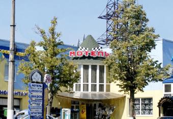 Motel allows 18 year olds to book a room