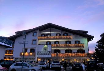 Hotel Tschurtschenthaler has Balcony rooms