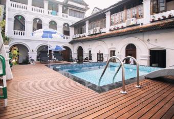 Old Courtyard Hotel has Balcony rooms