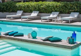 Hotel Prestigio allows 18 year olds to book a room