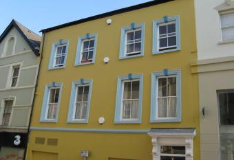 Pump House Apartment has Balcony rooms