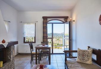 Lasinthos Eco Park has Smoking/Balcony rooms