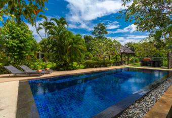 23 - Seaside Villa Retreat allows 18 year olds to book a room