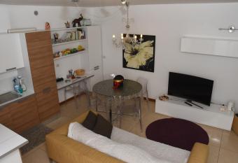 Appartamento Rimini Mare -Centro has rooms with a private hot tub