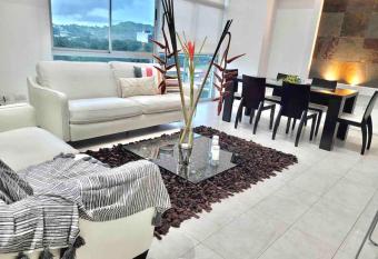 Exclusivo Penthouse con excelente ubicaci  n has rooms with a private hot tub