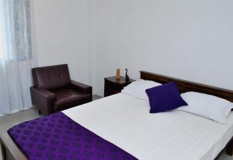 Fern Dale has Smoking rooms