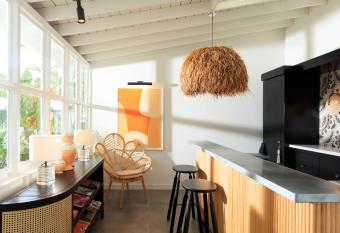 Ella's Cottages - Key West Historic Inns allows 18 year olds to book a room