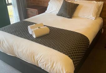 Milawa Motel allows 18 year olds to book a room