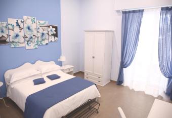 La Baia Di Partenope allows 18 year olds to book a room