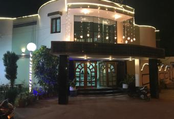 Hotel Mount Way has Smoking rooms