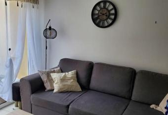 Maison proche a  roport has Balcony rooms