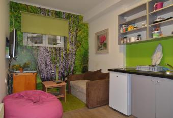 Apartment Dutch Kosevo allows 18 year olds to book a room