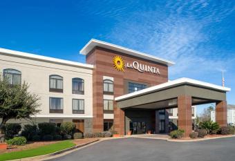 La Quinta Inn & Suites by WyndhamoAlbany GA allows 18 year olds to book a room