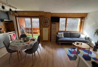 Petit havre de paix! has Balcony rooms