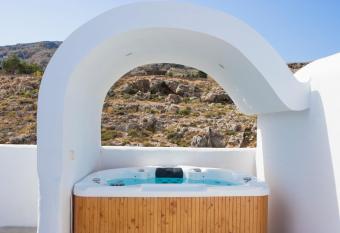Lindos Sun Hotel allows 18 year olds to book a room