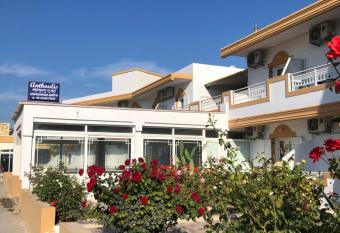 Anthoulis Studios has Balcony rooms