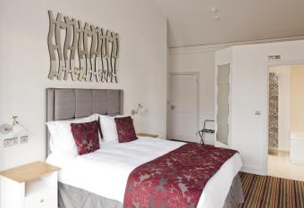 Burton Stone Inn - Free Parking on site allows 18 year olds to book a room