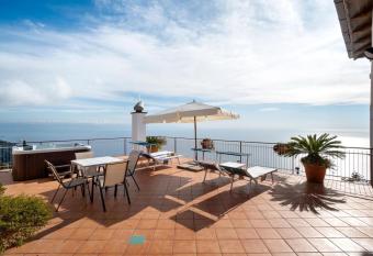 Villa Il Dolce Tramonto has Balcony rooms