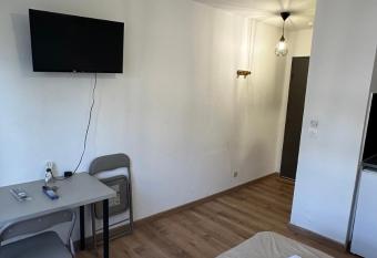 Studio tout   quip   avec parking priv   8 has Smoking rooms