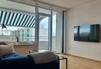 Zentral in Neuss, N  he Messe D  sseldorf has Balcony rooms