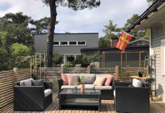 G  sthus i Ljunghusen n  ra strand & golf uthyres has Balcony rooms