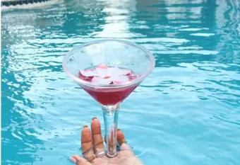 FIRST DAY HOSTEL on ARUBA has Balcony rooms