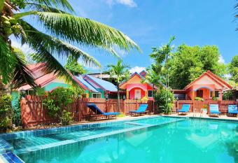 Phaithong Sotel Resort allows 18 year olds to book a room