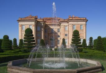 Castello di Guarene has Balcony rooms