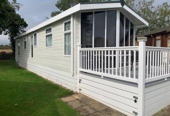 Lakeside Lodge Valencia 2 bedroom has Balcony rooms