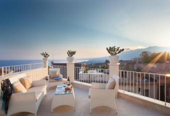 La Malandrina - Apartments & Suites has Balcony rooms
