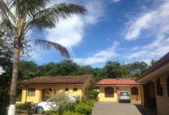 casa andalucia apt 4 allows 18 year olds to book a room