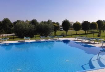 Agriturismo La Vigna allows 18 year olds to book a room