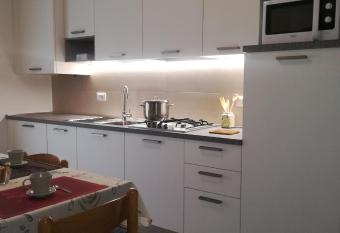 Appartamento Verdebleu - Lago e Terme allows 18 year olds to book a room