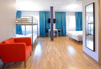 Spoton Hostel & Sportsbar allows 18 year olds to book a room