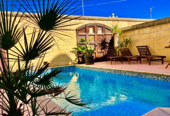 Grotto s Paradise B&B has Balcony rooms