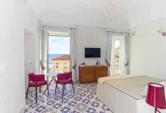 DieciSedici has Balcony rooms