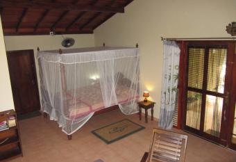 Mallis Guesthouse has Balcony rooms