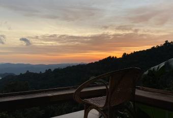                                 - Suri Kachi                                         has rooms with a private hot tub