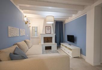 Sant Andreas house 04 allows 18 year olds to book a room