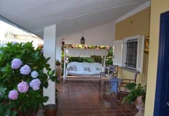 Villa Hermes has Balcony rooms