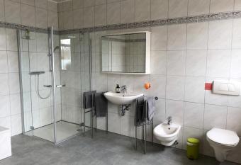 G  stezimmer Brackel - Apartment zwischen Hamburg und Heide allows 18 year olds to book a room