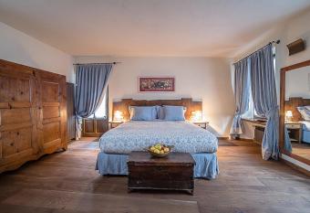 Domus Antica Aosta allows 18 year olds to book a room