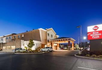 Best Western Plus Boardman Inn & Suites allows 18 year olds to book a room