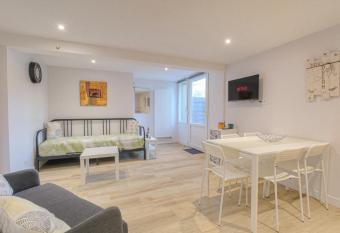 Le Coquelicot - Beau studio Sauna et Jacuzzi has Balcony rooms