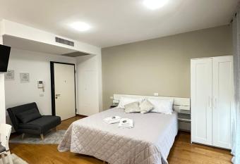 Accogliente appartamento San Raffaele has Balcony rooms