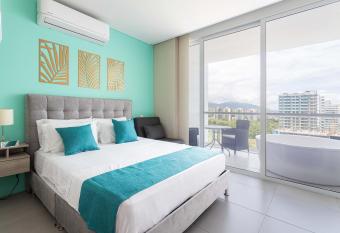 Hermosa suite con vista al mar has rooms with a private hot tub