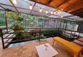 La Pascana Ecolodge frente al parque Arv   Entorno natural excepcional, reserva natural,   reas protegidas, conexi  n con la naturaleza y avistamiento de aves a 3km del metrocable Guarne has Balcony rooms