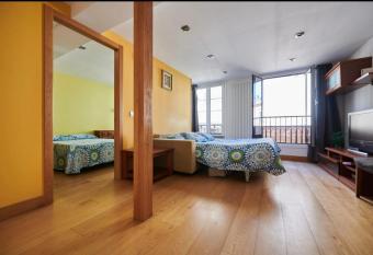 Pensi  n San Vicente has Balcony rooms