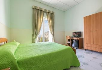 Sisters Hotel has Balcony rooms